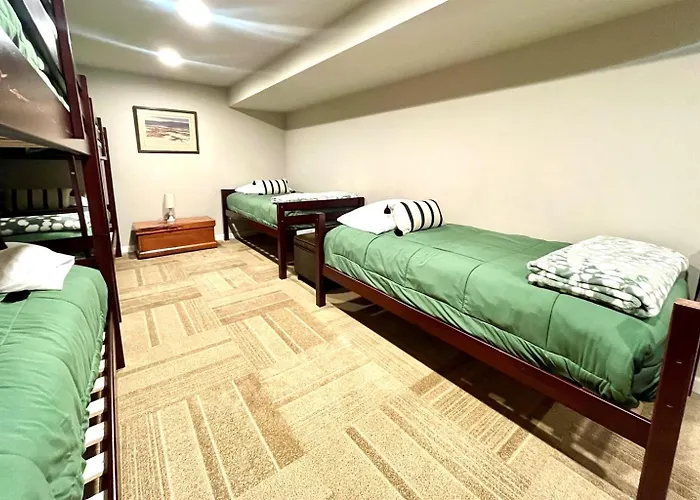 Family-friendly 3br W Bunk & Yard *