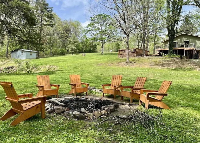 Family-friendly 3br W Bunk & Yard Holiday home