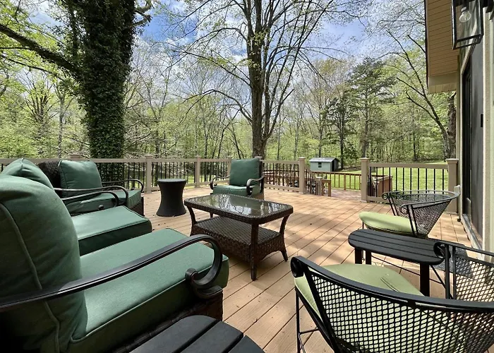 Family-friendly 3br W Bunk & Yard Holiday home