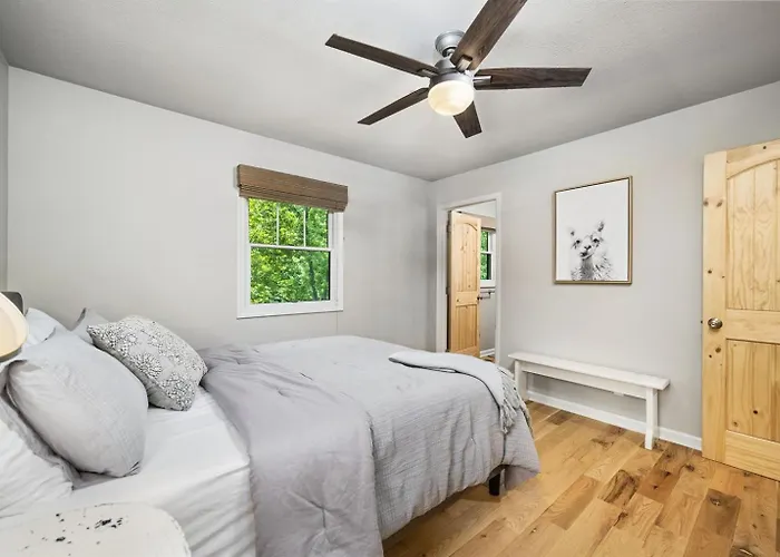 Holiday home Family-friendly 3br W Bunk & Yard *