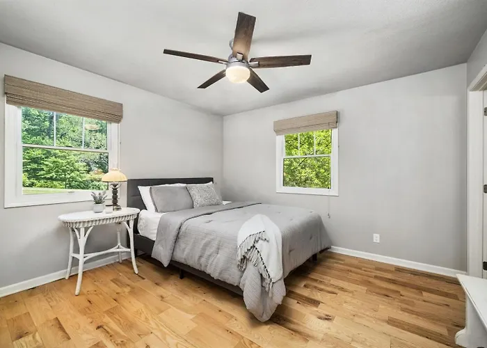 Family-friendly 3br W Bunk & Yard * Simpson