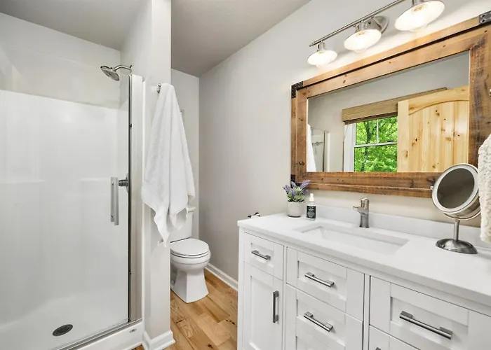 Family-friendly 3br W Bunk & Yard *